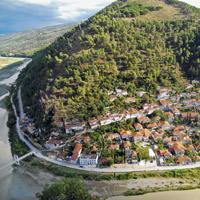Albanien Blick auf den Stadtteil Gorica in Berat