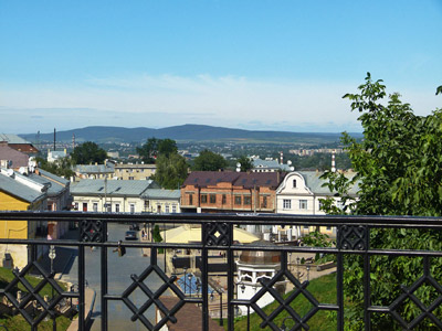 Blick über den Springbrunnenplatz in die Bukowina