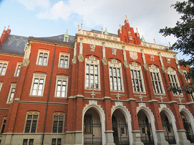 Hauptgebäude der Universität