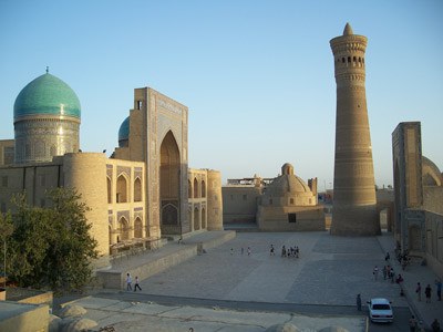 Miri Arab Medrese und Kalon-Minarett in Buchara